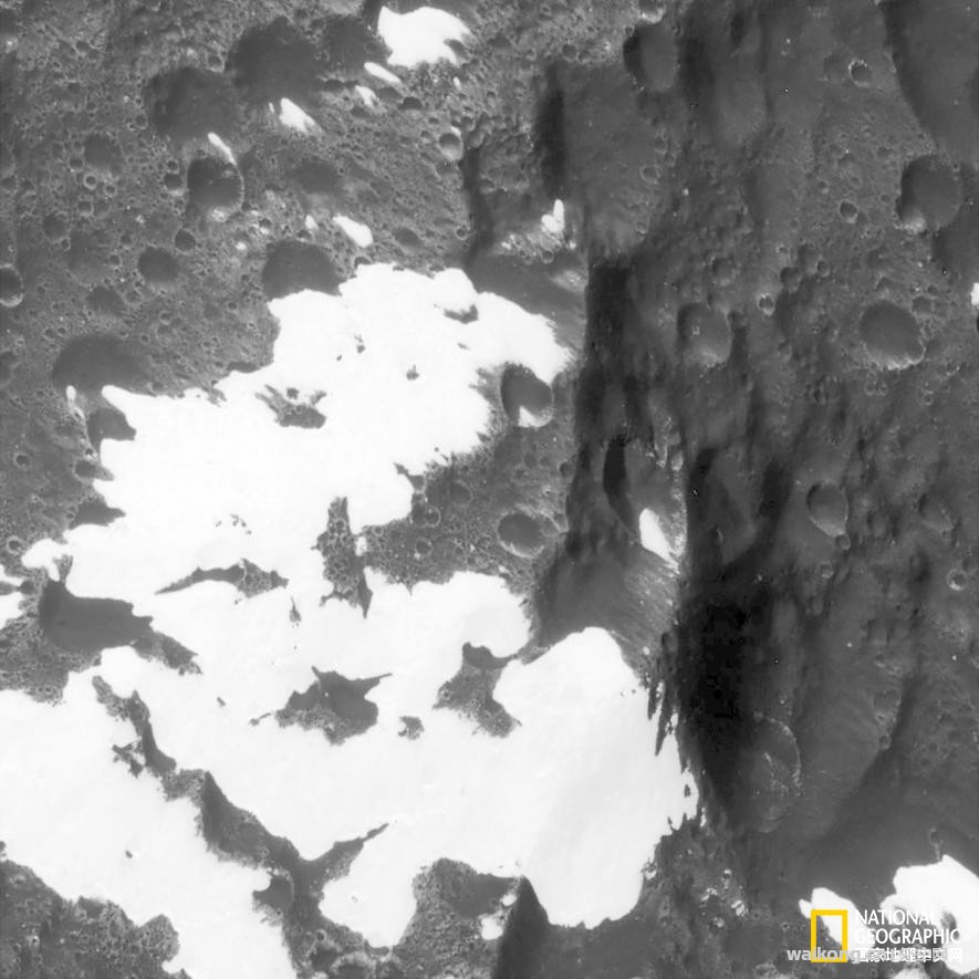 它绕着土星飞呀飞，拍摄了45万多张图像，照片太美了-4.jpg