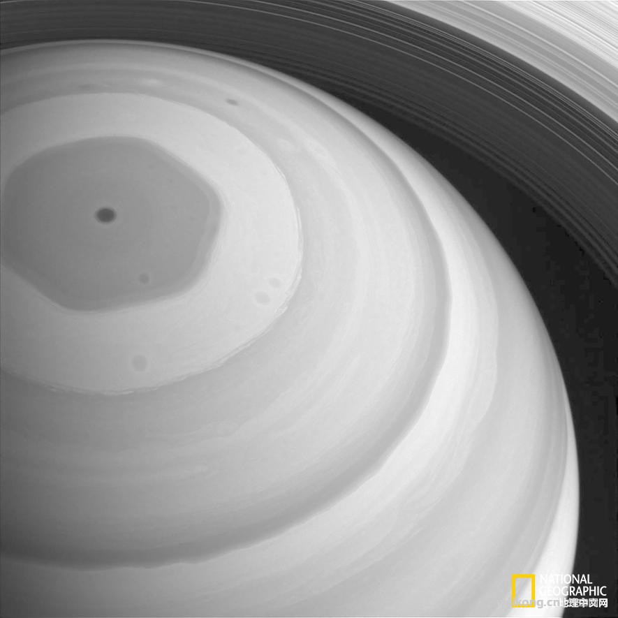它绕着土星飞呀飞，拍摄了45万多张图像，照片太美了-9.jpg