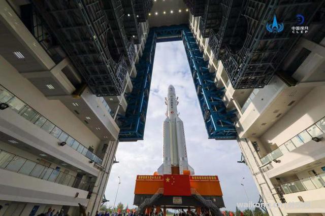 嫦娥五号来了！今天凌晨，长征五号火箭成功发射我国目前最重探测器-1.jpg