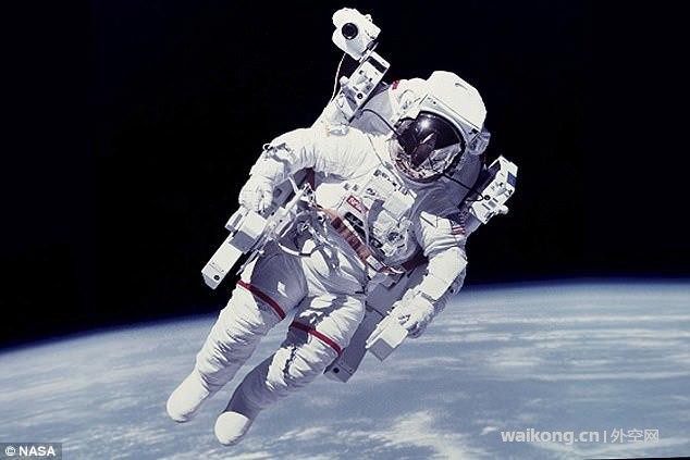 宇航员在太空迷失会怎样？新技术将自动控制宇航员的室外飞行-1.jpg