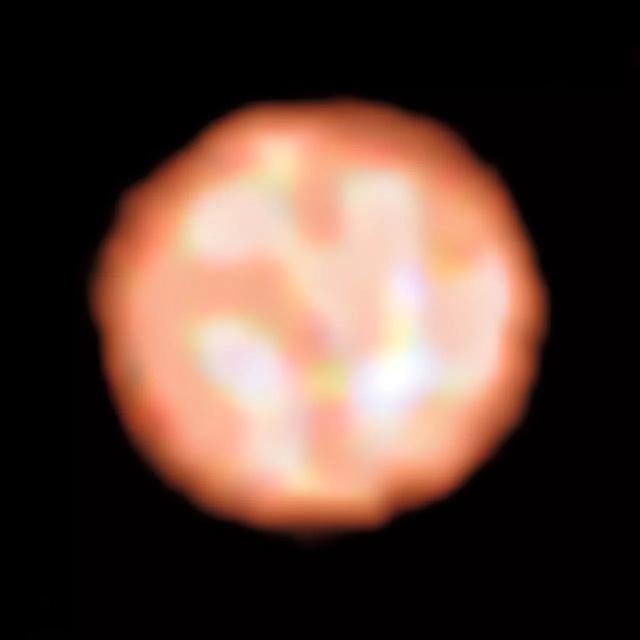 天文学家在一颗恒星表面发现神秘的巨型颗粒状结构-1.jpg
