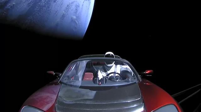 伊隆·马斯克的“星人”驾驶特斯拉跑车，成为新的太空英雄-3.jpg