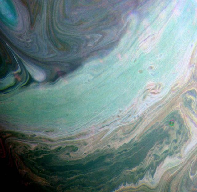 土星环，土星六角形风暴及木卫二高达200千米的喷泉-7.jpg