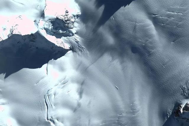 究竟是什么坠落在了南极冰原？-3.jpg