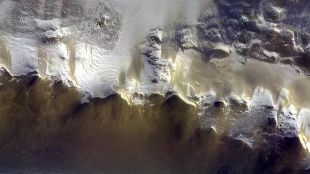 欧洲航天局的探测器发回绚丽火星照片-1.jpg