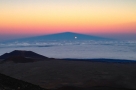火山阴影中的满月