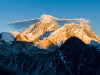 气候变化如何影响珠穆朗玛峰：氧气增多和冰川消融