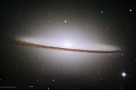 哈勃望远镜下的草帽星系