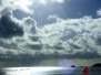 摄影爱好者在拍摄云层时拍到不明飞行物