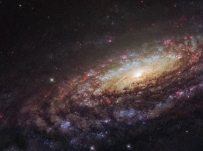 哈勃太空望远镜，拍摄到壮观的飞马座旋涡星系，距地球4500万光年
