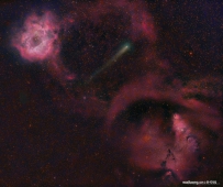 玫瑰星云与锥状星云之间的21P彗星