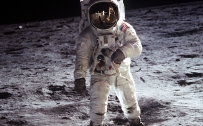 俄科学家计划组织航天员开展 “月球漫步”实验