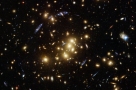 破碎的星系---引力透镜效应
