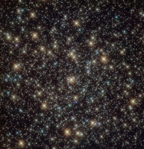 哈勃望远镜发现，这个星团在银河系是独一无二的，只有它在逆行