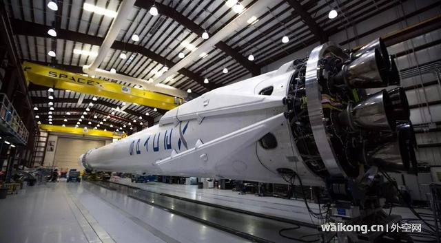 这辈子还有机会去太空旅游吗？航天新时代的开启—猎鹰9号-12.jpg