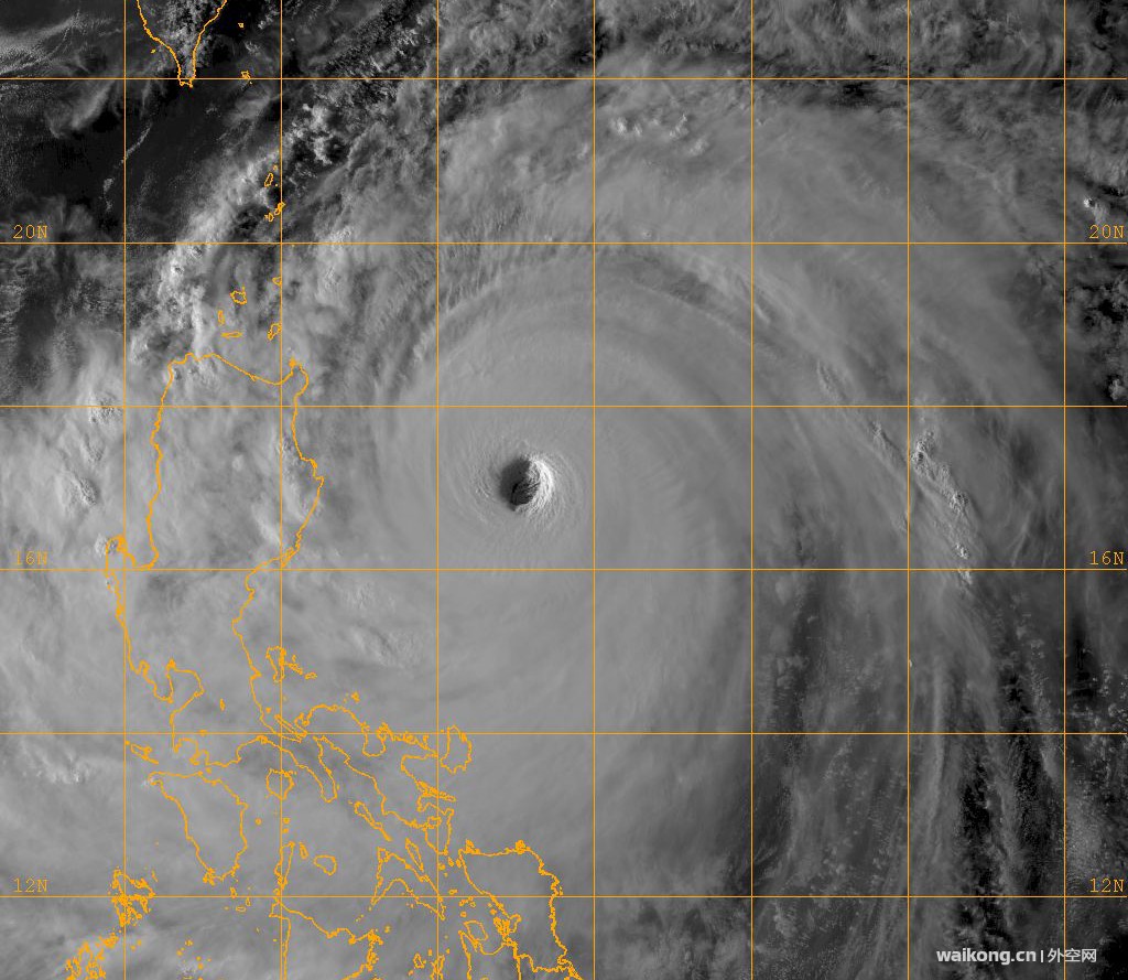 从太空看超强台风山竹：巨大风眼圆睁似金刚怒目-1.jpg