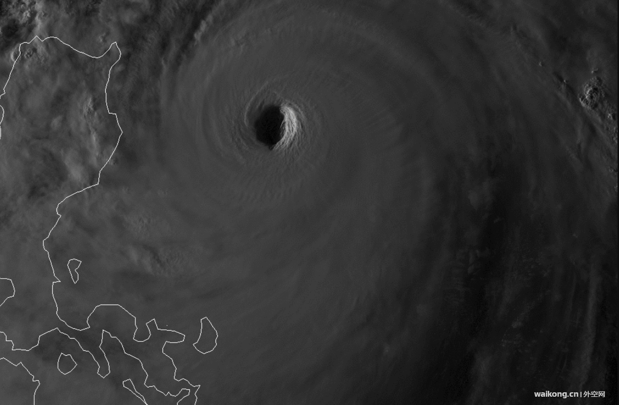 从太空看超强台风山竹：巨大风眼圆睁似金刚怒目-7.jpg