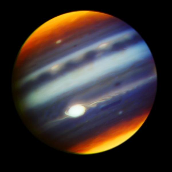 美国将近距离探测木星大红斑，NASA公布诡异照片-1.jpg