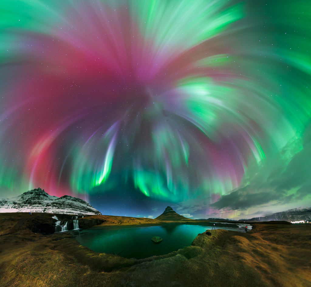 AuroraFireworksstormRoiLevi1024.jpg